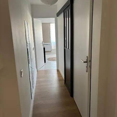 Les Pieds Dans L'eau